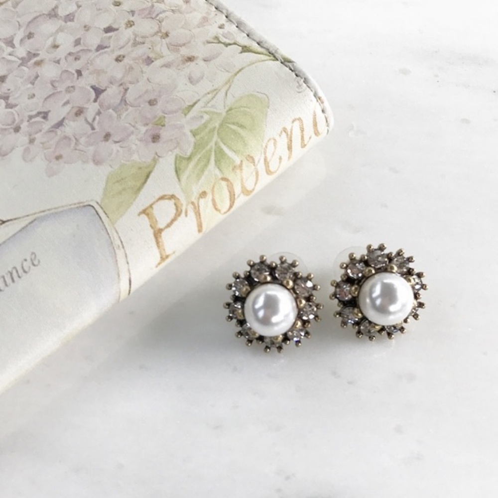 NWT Pearl Stud Earrings
